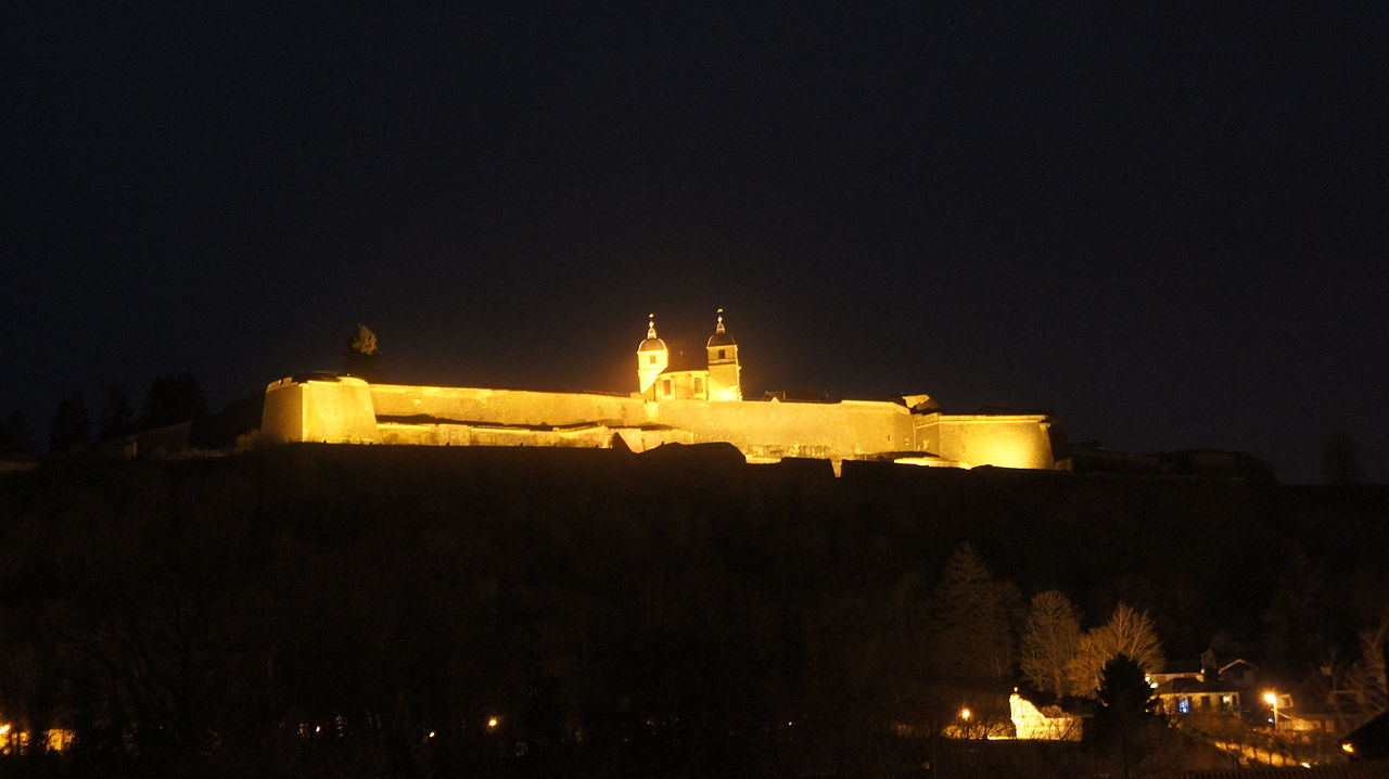Citadelle de Montmédy de nuit